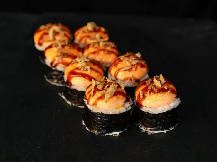 Запеченный с копченым лососем